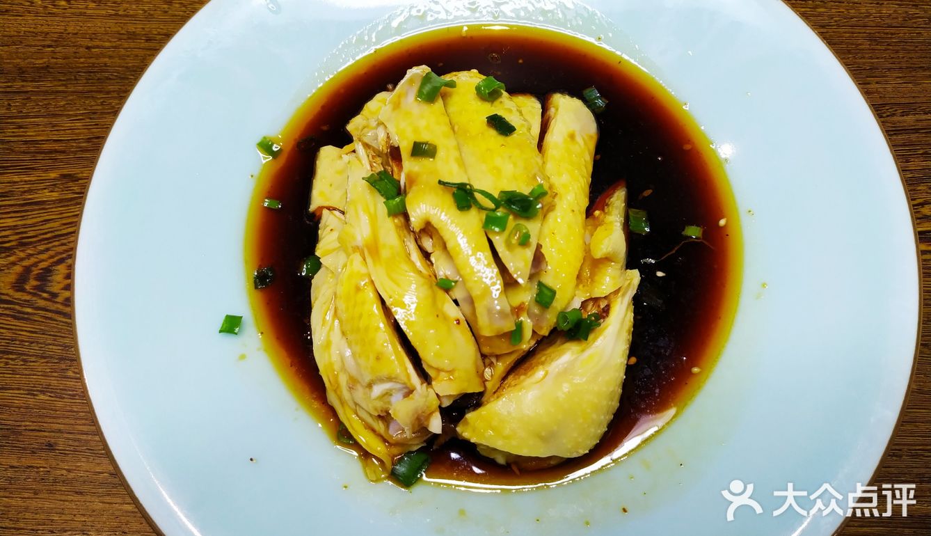 菜色精美，环境禅意