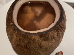 椰子八宝鸡汤-闻见中国海南菜(K11店)