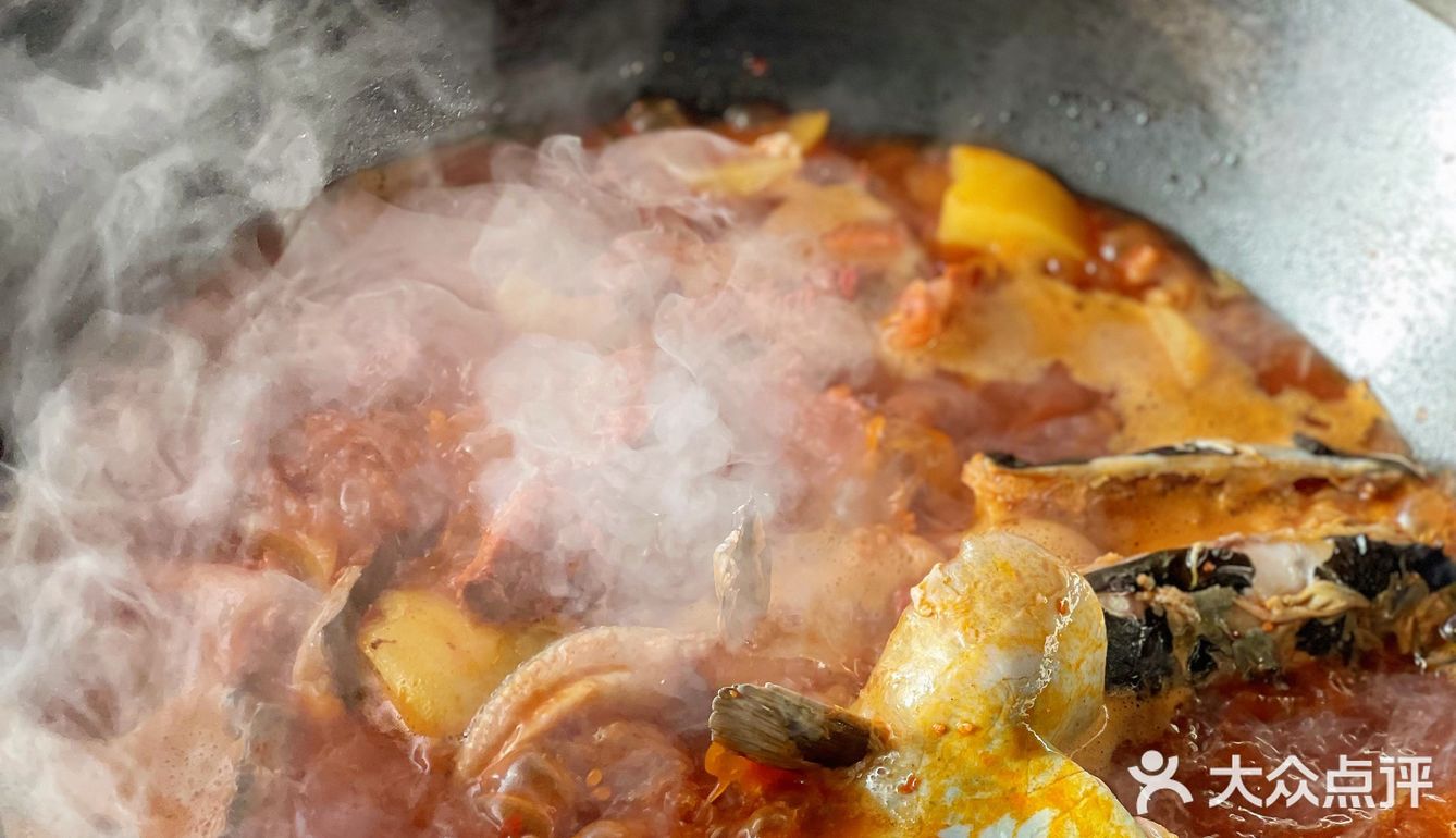 小土豆们，不去尔滨也能吃到东北铁锅炖❗