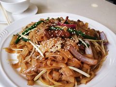 野山椒虾酱炒牛河-和平馆·地道港澳茶餐厅(西门口店)