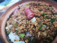 招牌鹅乸煲仔饭-阳江河堤老牌曾记美食