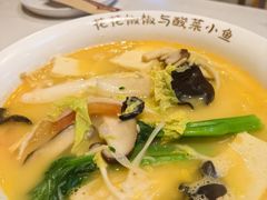 -渝是乎酸菜鱼·川渝小炒(新世界百货望京店)