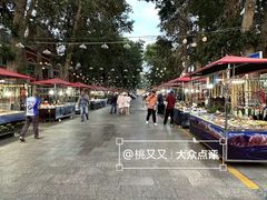 -布尔津河堤夜市