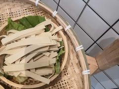 -老街烧烤大排档·地道湖北菜·龙虾馆(汉口火车站店)