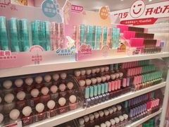 -名创优品(北京新中关购物中心地铁层店)