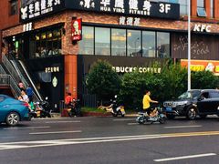 -星巴克(长沙麓南广场店)