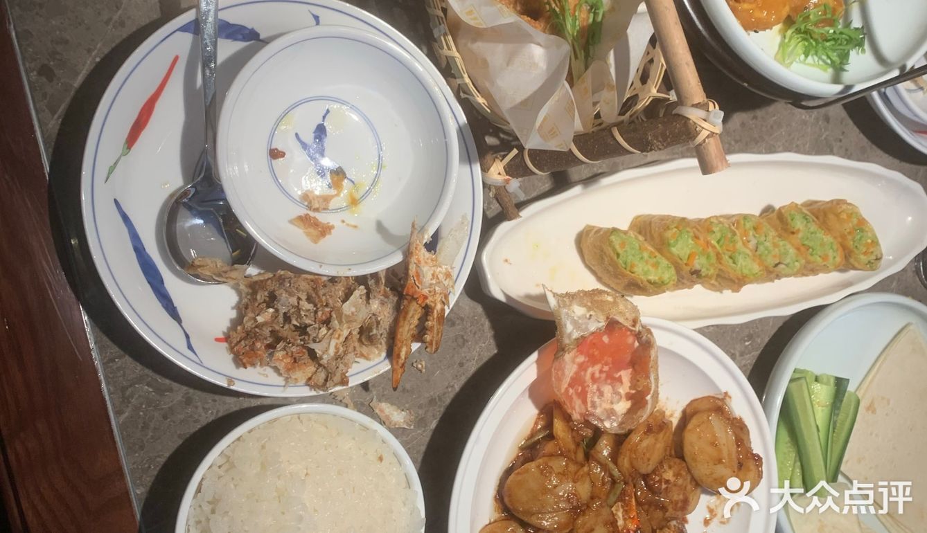 装修风格很朴素，就像菜的价格一样，集美们，快快行动起来