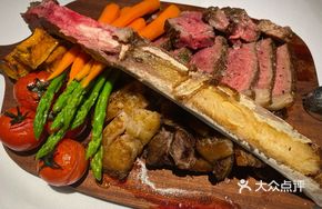 Sizzling Australian Wagyu M5 Tomahawk Steak