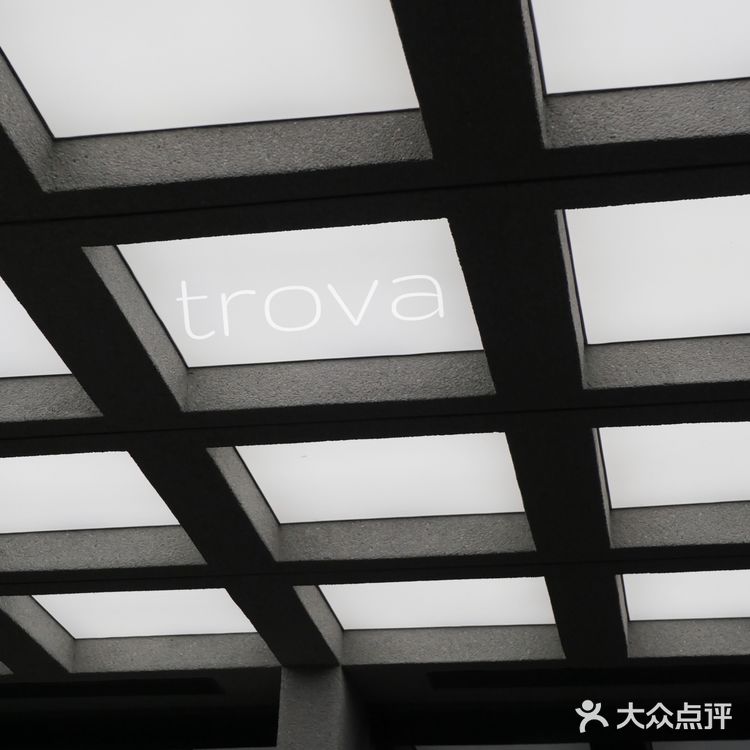 trova🖤非黑即白咖啡店