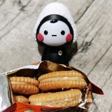 花生酱的花生味超级浓郁，夹心的花生酱口感顺滑香绵