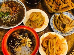 -爆炸头阿姨小四川正宗川味小吃(无任何分店)