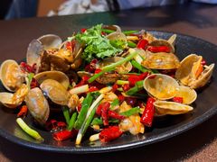 -曼听小寨海鲜烧烤·大连辣炒大王(盖州街店)