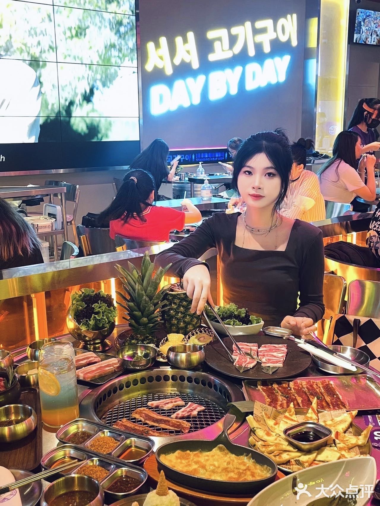 杭州|站着吃烤肉新派韩式烤肉假装在  和姐妹去湖滨银