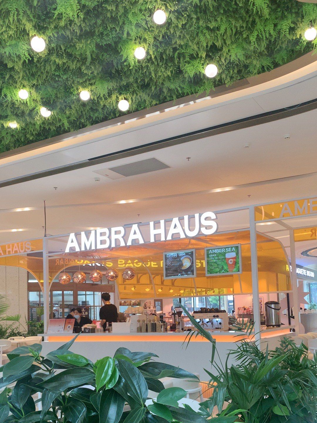 西町村屋:在上海有十几家连锁店,moho面积挺大的