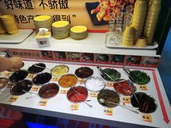 自助调料区-签多多串串香火锅