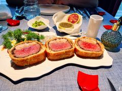 惠灵顿牛排-弦月窗LUNETTE BY AMANDA(复兴路店)