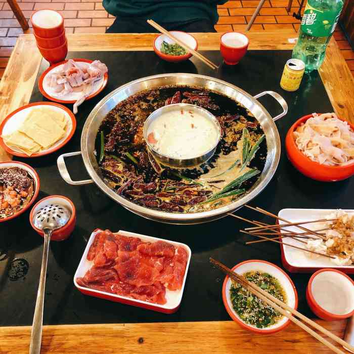 城门洞老火锅-"来了,重庆,一定是要来吃火锅的!因为是.