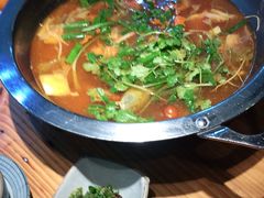 -野山舂·贵州现舂酸汤火锅(鸿通城店)