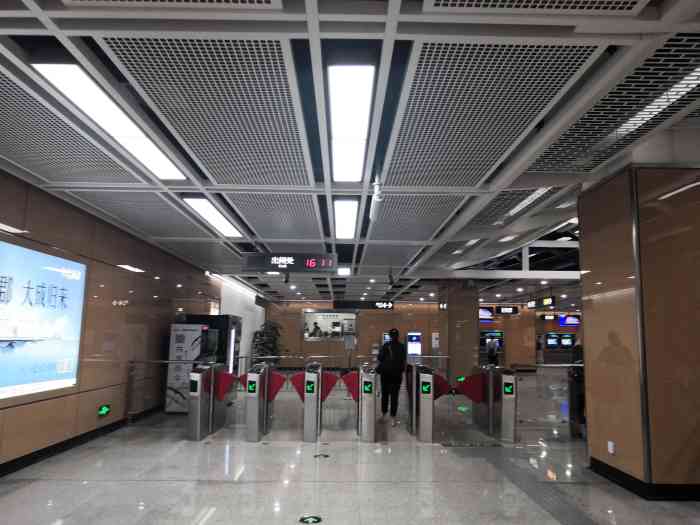 莲坂(地铁站)-"地铁莲坂站是厦门地铁1号线的一个车站,位.