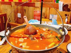 -老滇山寨•云南特色菜•地方菜•民族风情歌舞表演(金碧店)