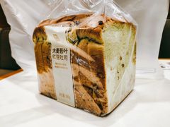 大麦若叶红豆吐司-巴黎贝甜(熙悦汇店)