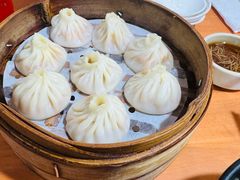 -莱莱小笼·乔艾