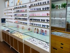 -视野联行眼镜•蔡司•依视路(温江店)