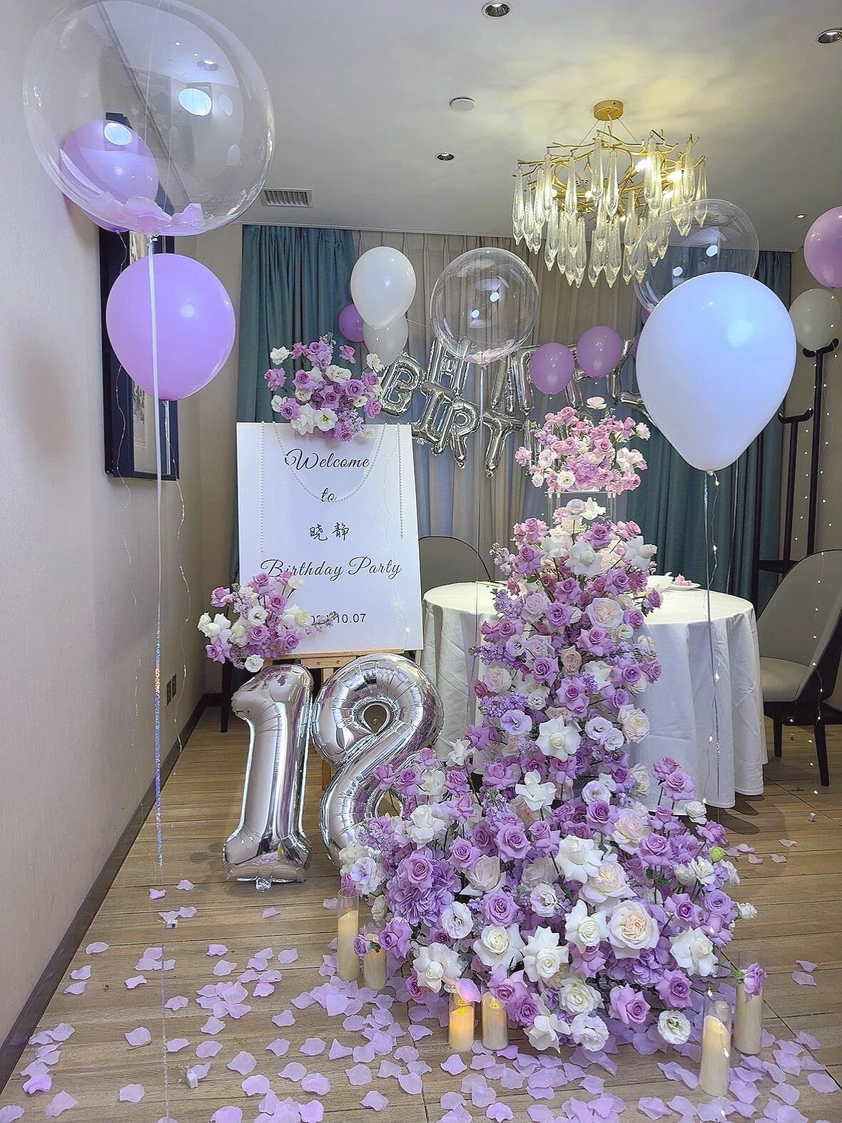 18岁成人礼紫白色瀑布花布置