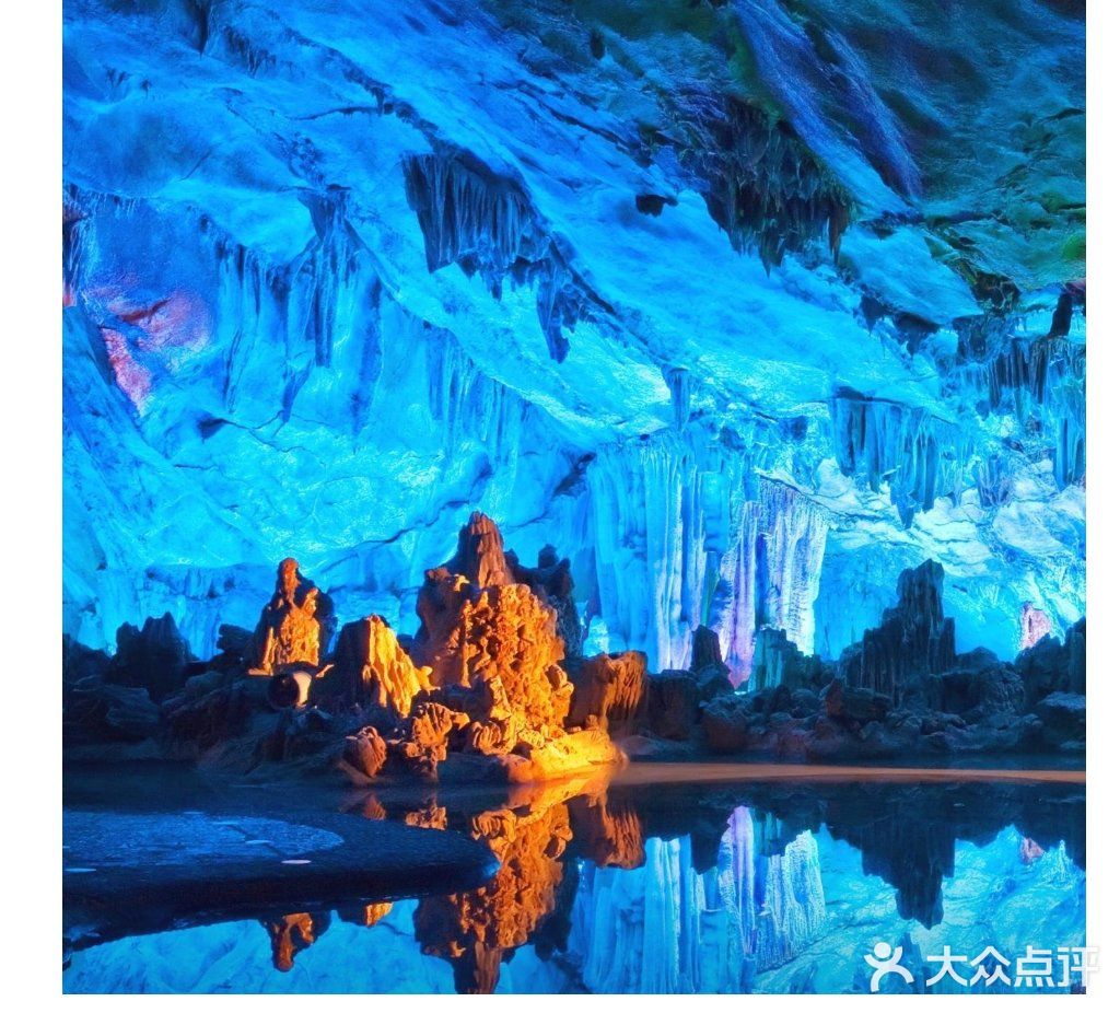 距市中心5公里,是一个芦笛岩在光明山的南侧山腰