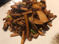 盐焗菌菇-丝路金桃·新疆菜(徐汇店)