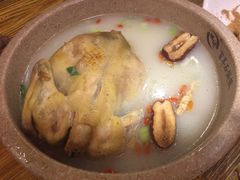 参鸡汤-百年石锅饭·朝鲜族传统民餐