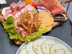 -山野的朋友露营炭火烤肉