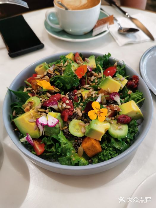 走神alldaybrunch·bistro(愚园路镇宁店)藜麦牛油果沙拉图片