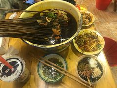 -拈签一笑黄牛肉辣卤串串