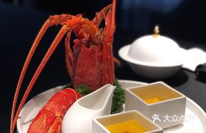 Health-Preserving Nut-Baked Australian Lobster
