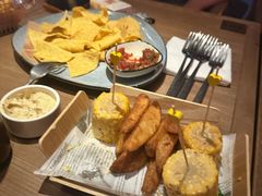 -FOUR PLAY BAR