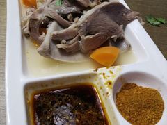 草原手抓肉-清真·卡德尔大叔新疆主题餐厅(龙汇路店)