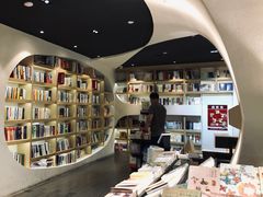 -钟书阁(珍园店)