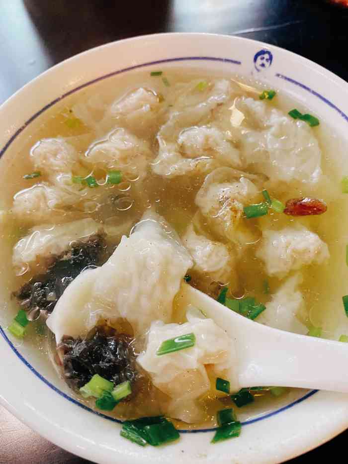 汪一挑馄饨(老街店)-"一开始上车的时候,导游推荐我们去老街吃汪.