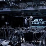 暗色系宇宙星辰主题年会布置 重在营造氛围感