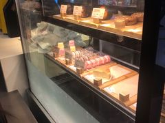 面包甜点陈列柜-麦当劳(广州花城汇店)
