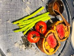 惠灵顿牛排-弦月窗LUNETTE BY AMANDA(复兴路店)