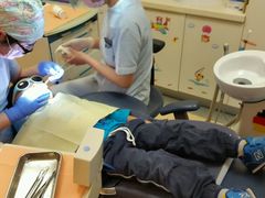 -瑞尔齿科(上海长风大悦城店)