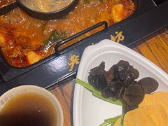 -老牌坊云南鱼豆花火锅(爱建店)