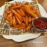 这家餐厅氛围优雅，菜品精致美味，服务周到细致