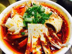 -沪小二炭火蛙锅(淮海中路美食不夜城店)