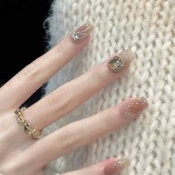 -安吉拉·纤纤玉指美甲美睫创意中心