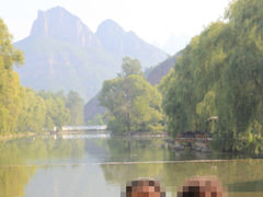 进大门后有山有水-滴水壶景区