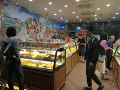 面包甜点陈列柜-赞记龙凤礼饼(广州市二宫向群宾馆店)