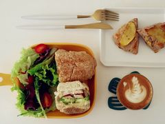 鳄梨鸡肉三明治-五进制 Coffee Shop